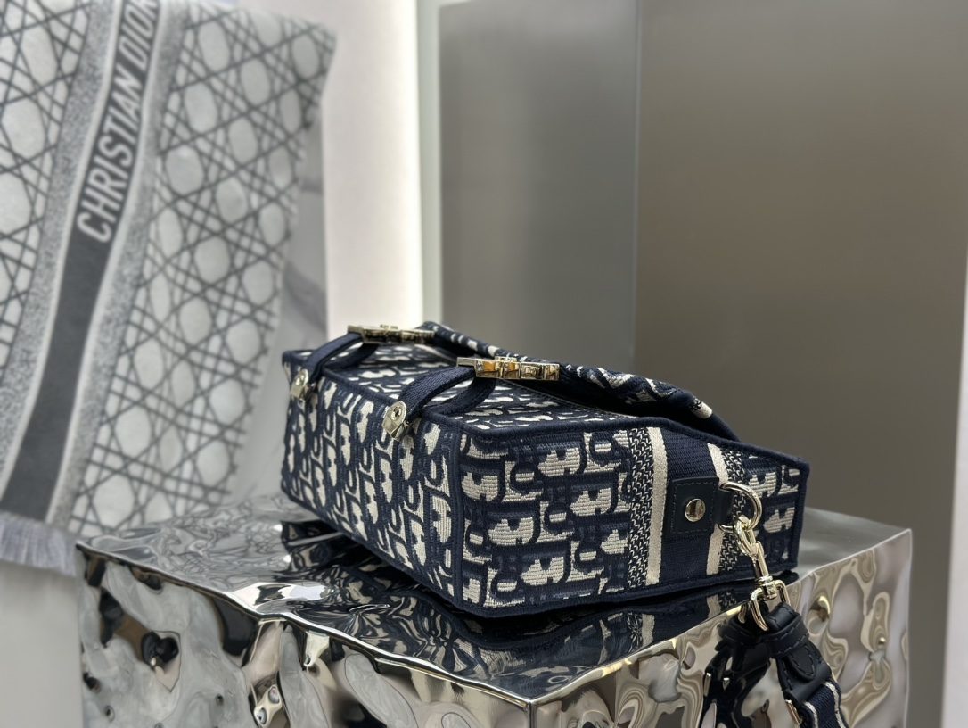 2001a8128632bf22df27c65d4dca71ec_1725376961_9144.jpg 2001a8128632bf22df27c65d4dca71ec_1725376961_9144.jpg