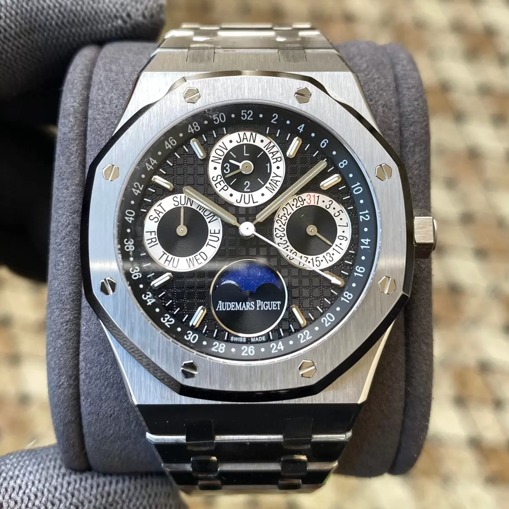 오데마피게 로얄오크 퍼페츄얼 캘린더 블랙 다이얼 SS 브레이슬릿 41mm 26574