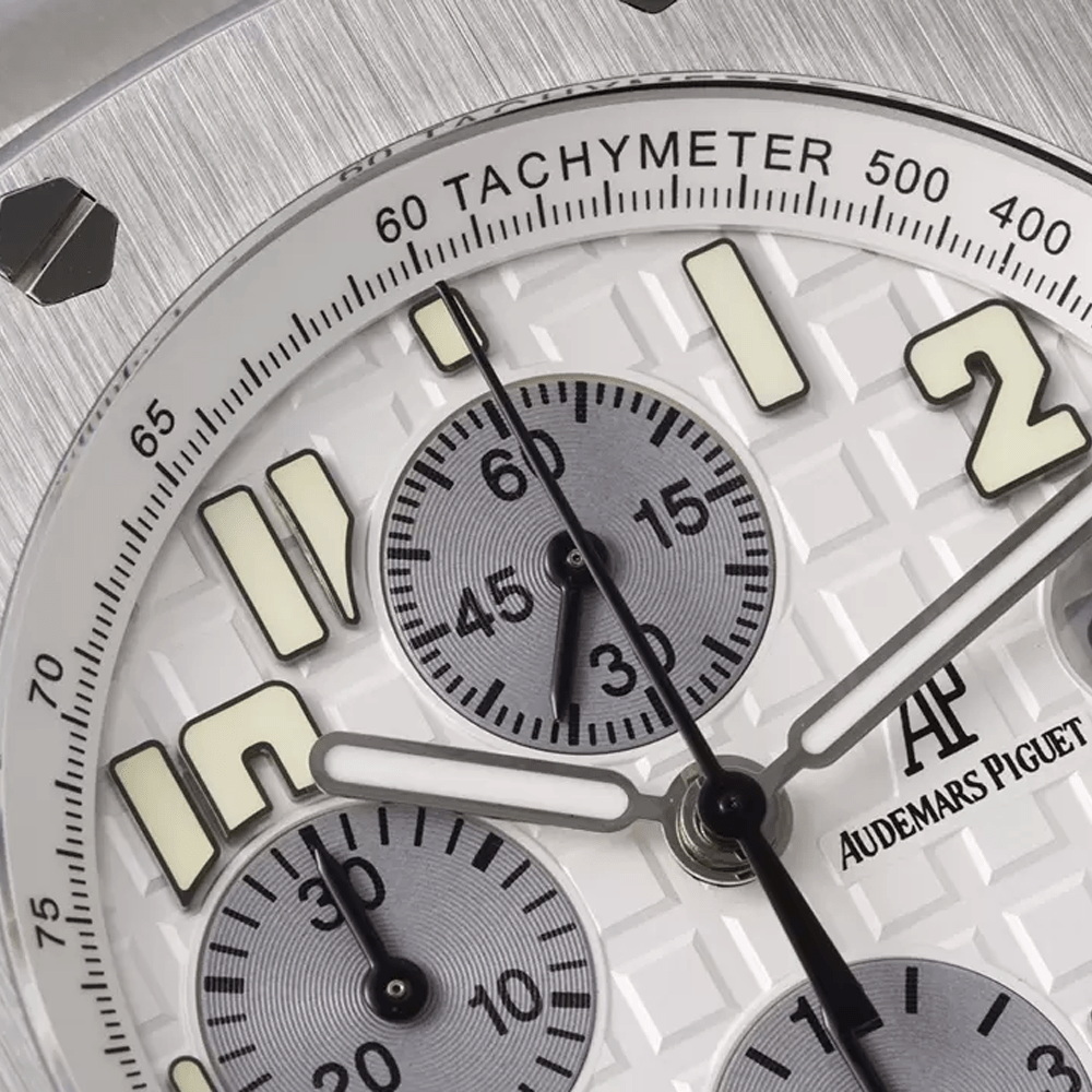 오데마피게 로얄오크 오프쇼어 크로노그래프 화이트 텍스처 다이얼 SS 브레이슬릿 42mm 26470