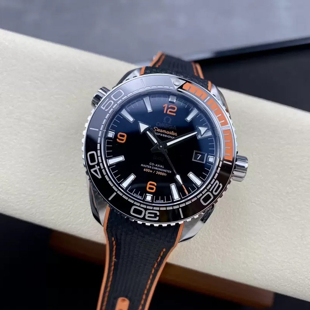 오메가 씨마스터 플래닛 오션 쿼터 오렌지 600m 블랙 다이얼 43.5mm 215.92.44.21.99.001