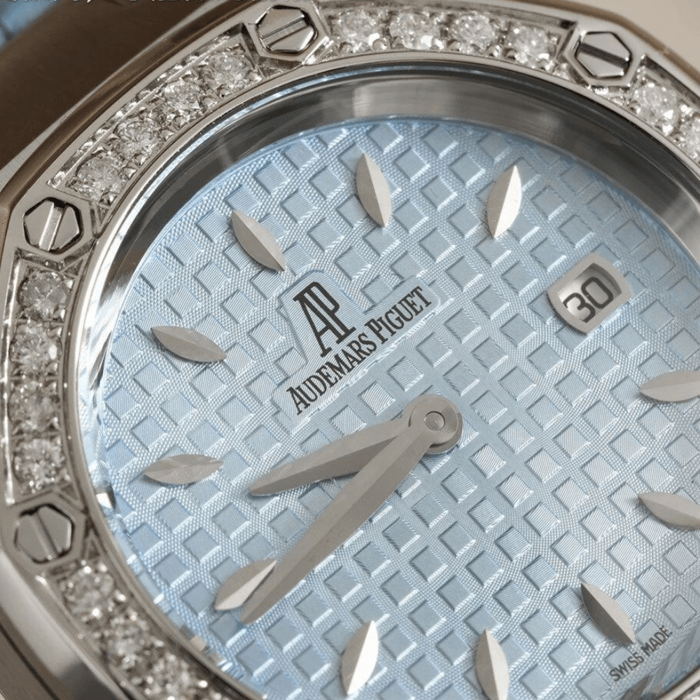 오데마피게 레이디 로얄오크 블루 텍스처 다이얼 다이아베젤 악어가죽 스트랩 33mm 67601ST