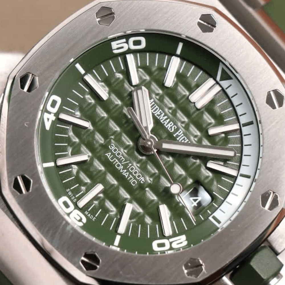 오데마피게 로얄오크 오프쇼어 밀리터리 그린 다이얼 스틸 그린 러버스트랩 42mm 15710ST