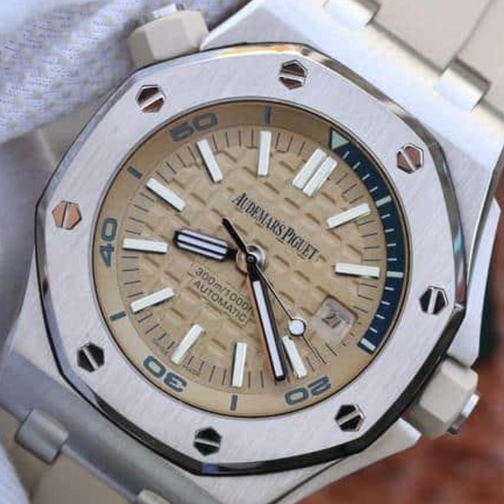 오데마피게 로얄오크 오프쇼어 다이버 베이지 다이얼 러버 스트랩 슈퍼클론 V8 42mm 15710ST