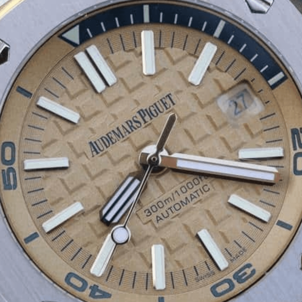 오데마피게 로얄오크 오프쇼어 다이버 베이지 다이얼 러버 스트랩 슈퍼클론 V8 42mm 15710ST