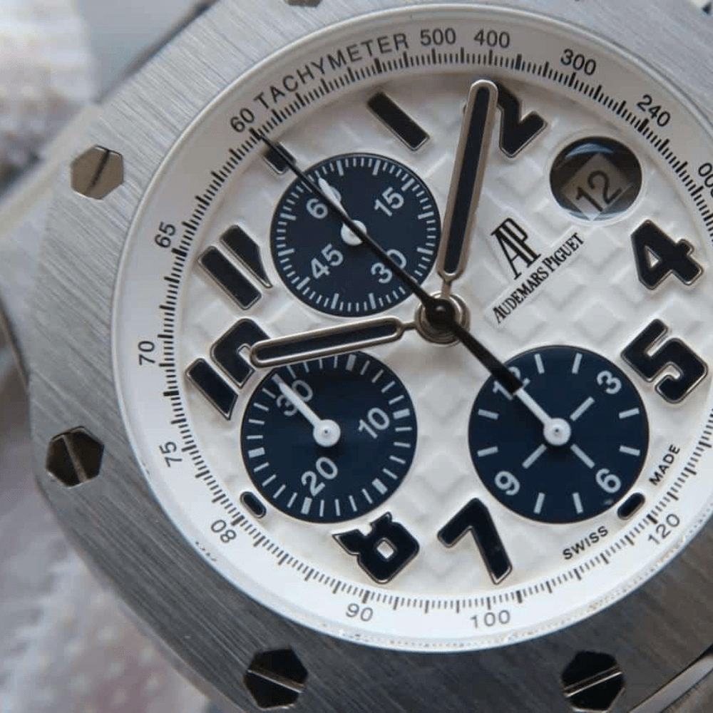 오데마피게 로얄오크 오프쇼어 화이트/블루 다이얼 스틸 가죽 스트랩 42mm 26470ST