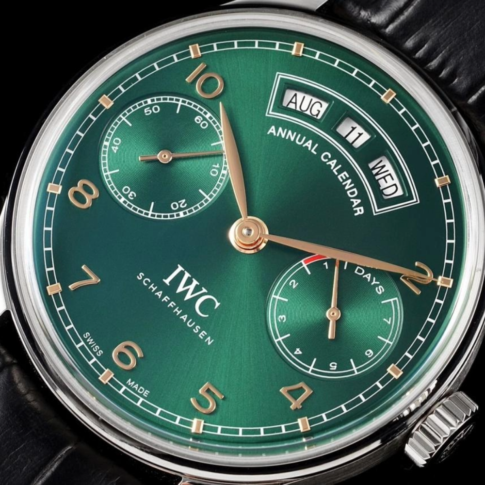IWC 포르투기저 애뉴얼 캘린더 그린 다이얼 레더 스트랩 44mm IW503510