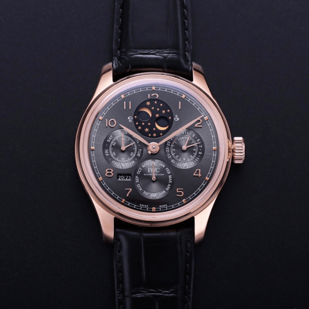 IWC 포르투기저 퍼페츄얼 문페이즈 로즈골드 그레이 다이얼 레더 스트랩 41mm IW503404