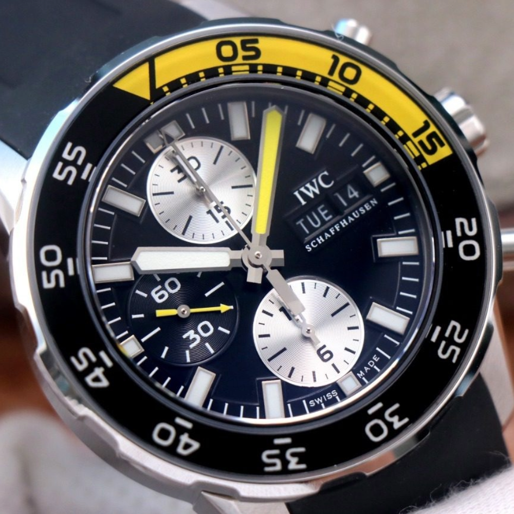 IWC 아쿠아타이머 마린 크로노그래프 블랙 다이얼 44mm 러버 스트랩 IW376709