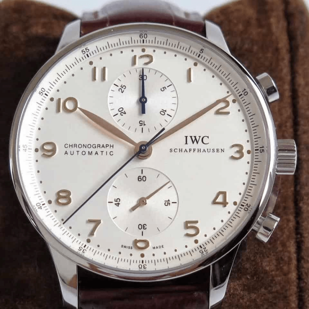 IWC 포르투기저 크로노그래프 화이트골드 화이트 다이얼 레더 스트랩 41mm IW371445