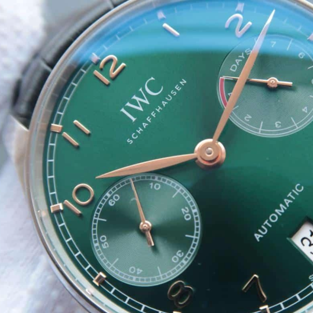 IWC 포르투기저 세븐데이즈 스틸 그린 다이얼 레더 스트랩 42.3mm IW500708