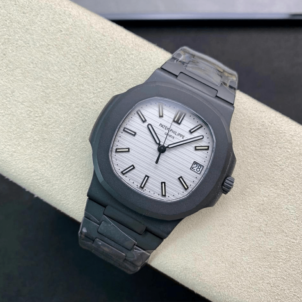 파텍필립 노틸러스 V4 DCL 버전(다이아몬드 카본 코팅) 40mm 5711