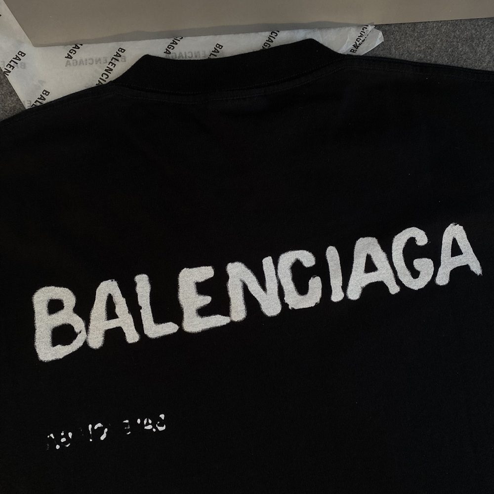 발렌시아가 24SS 페인트 로고 프린팅 반팔 티셔츠