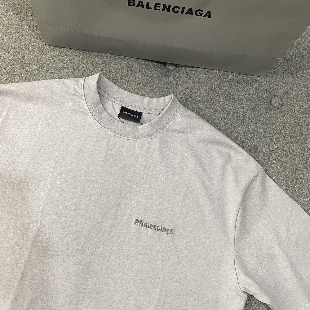 발렌시아가 24SS BB 스몰로고 자수 반팔 티셔츠