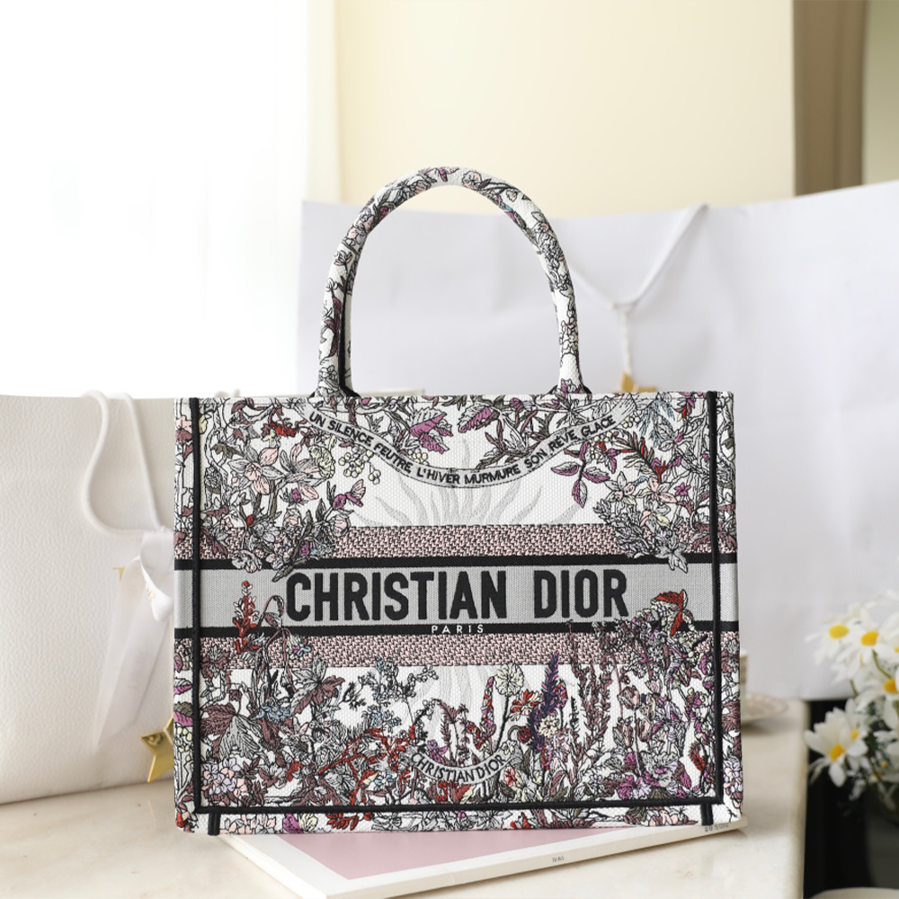 디올 Maria Grazia Chiuri 자수 북 토트 미디엄 백