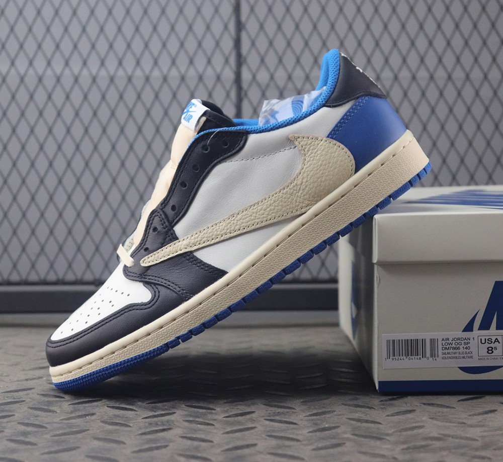 나이키 에어 조던 1 로우 x 트래비스 스캇 x 프라그먼트