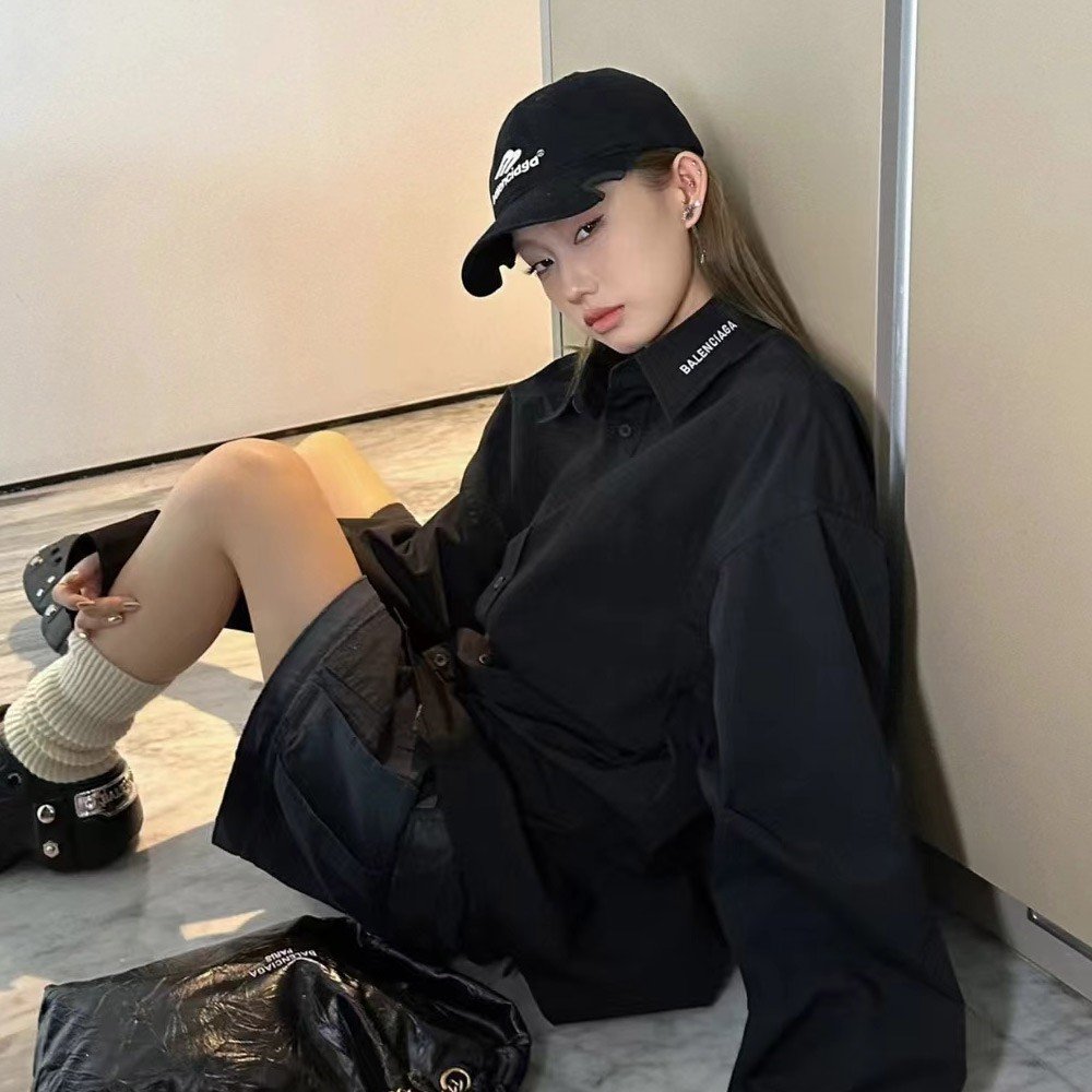 발렌시아가 24SS 넥 자수로고 긴팔 셔츠