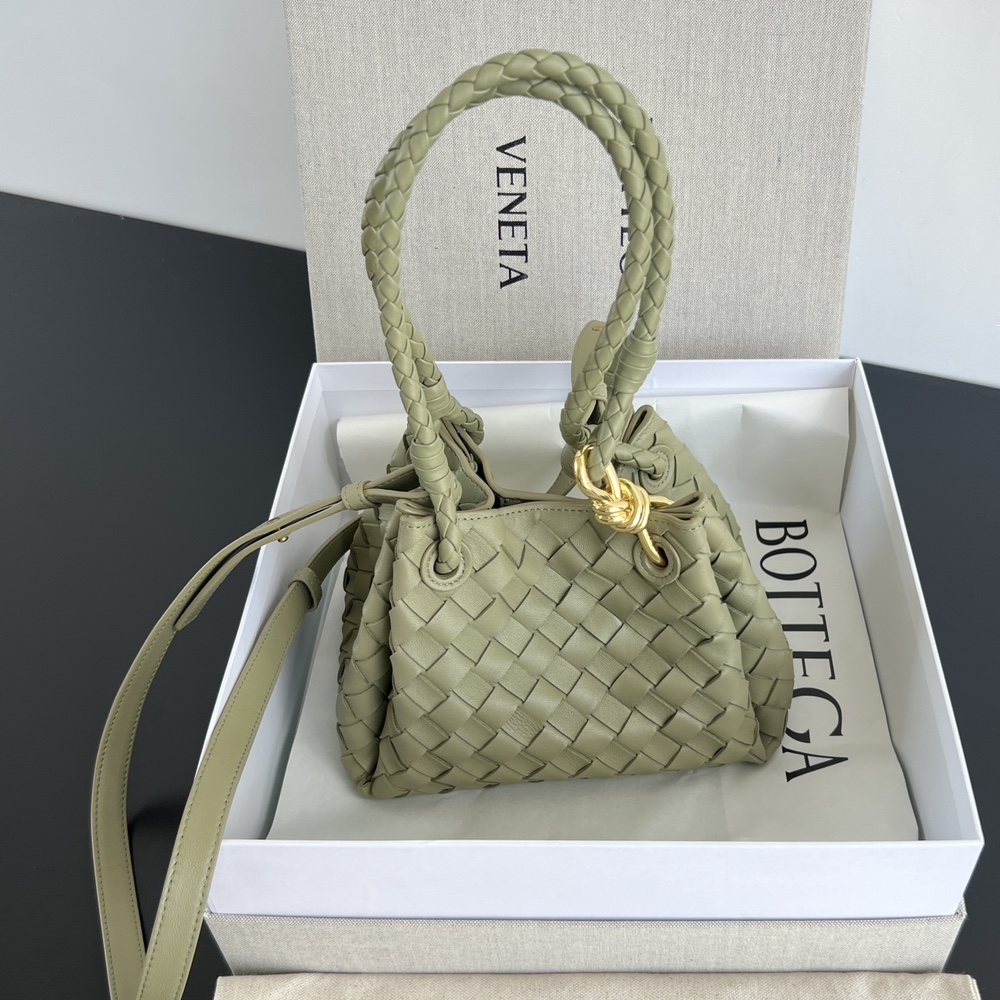 보테가베네타 인트레치아토 레더 숄더백 그린 796569