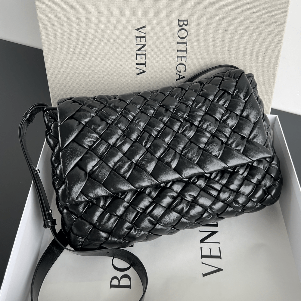 보테가베네타 럼플 메신저백 블랙 776519