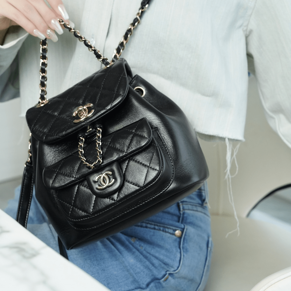 팬더샵 샤넬 22A 듀마 포켓 백 블랙