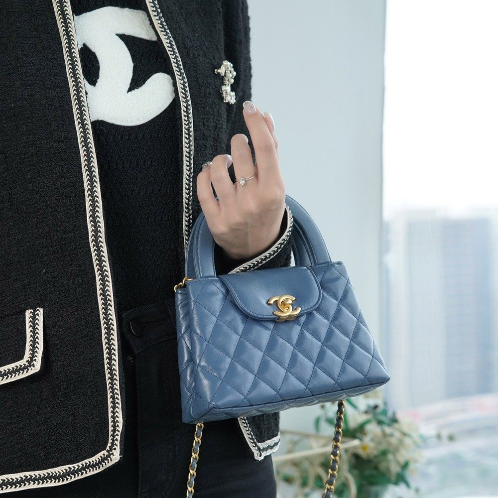 팬더샵 샤넬 23FW 켈리백 라지 라이트 블루 금장 AS4416