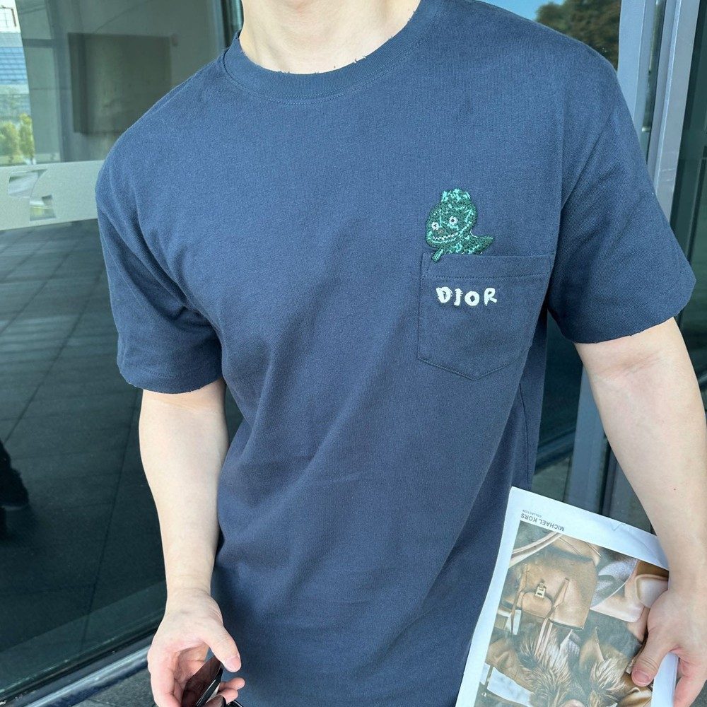 디올 24SS 공룡 자수 로고 반팔 티셔츠