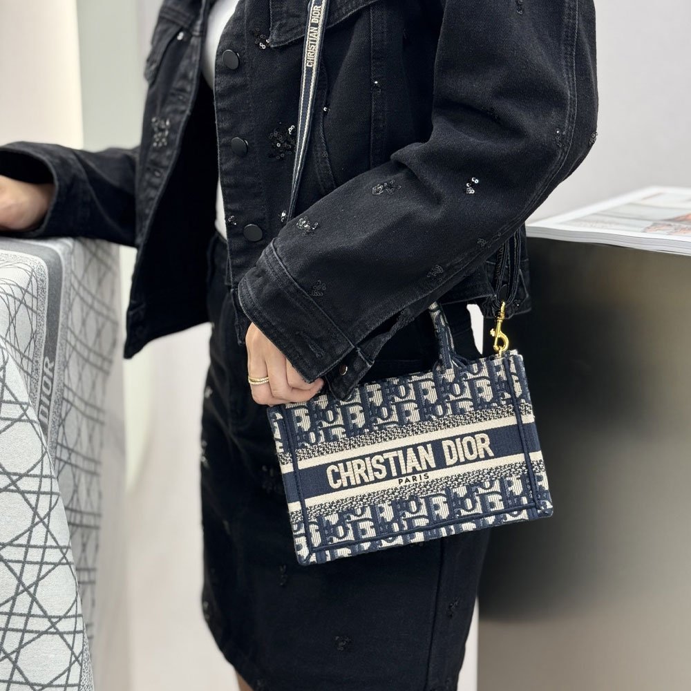 디올 오블리크 북 토트 숄더 스트랩 쇼퍼백 미니 블루