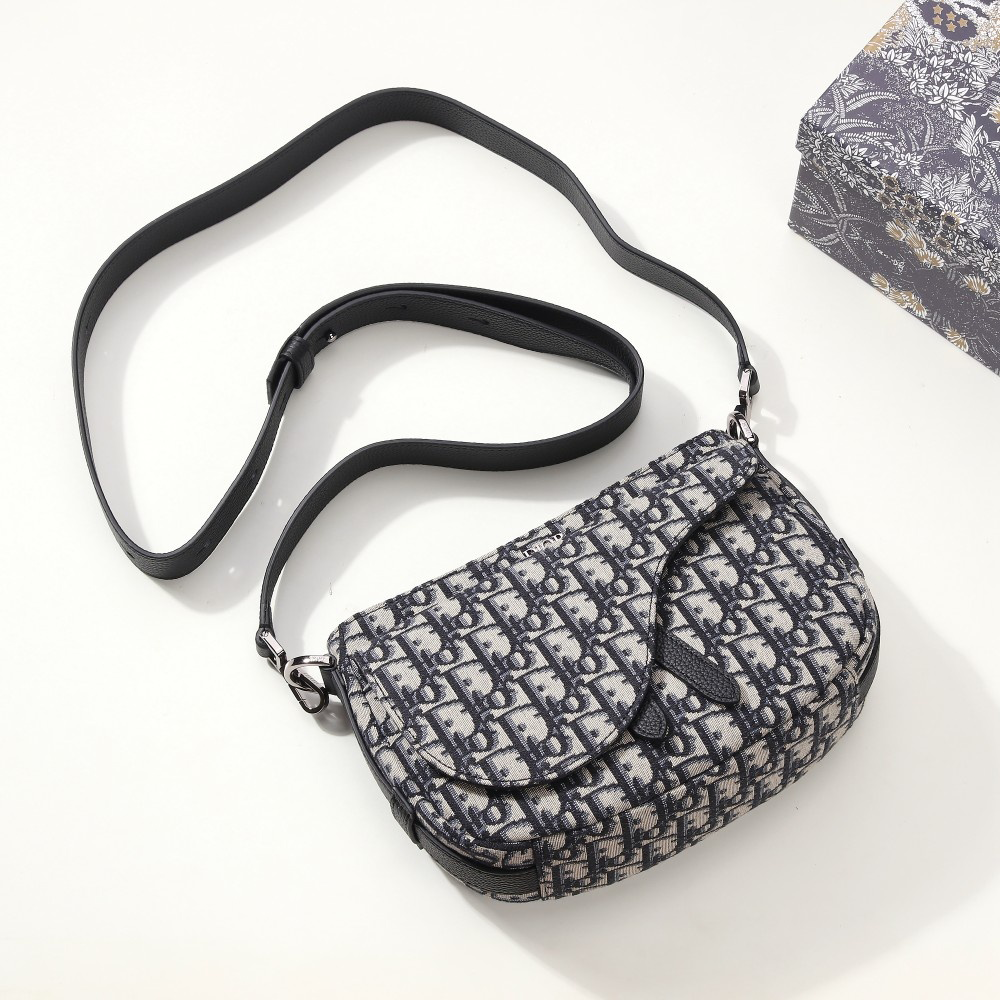 디올 오블리크 새들 파우치 화이트 1ADPO095YKY