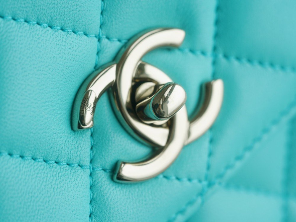 팬더샵 샤넬 트렌디 CC 티파니블루 미니 램스킨