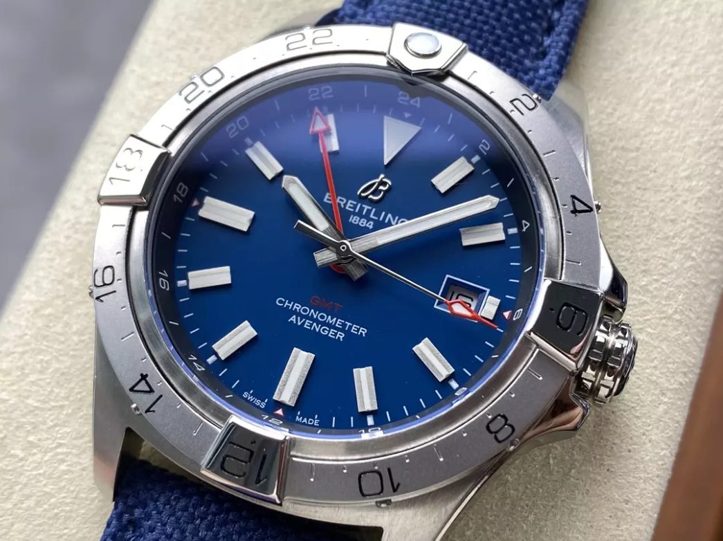 브라이틀링 어벤저 오토매틱 GMT 베스트 에디션 블루 다이얼 나일론 스트랩 44mm