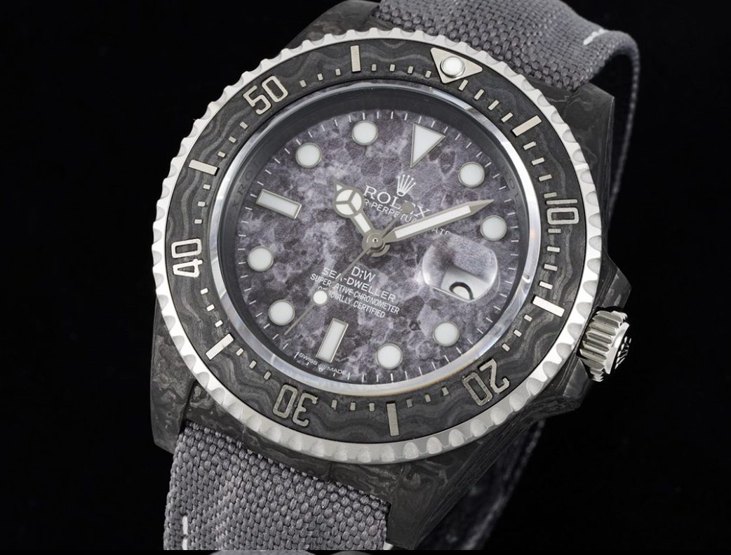 롤렉스 씨드웰러 카본 커스텀 43mm M126600