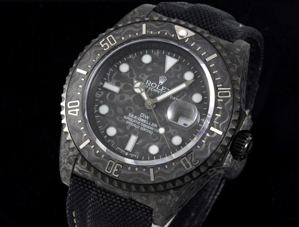 롤렉스 씨드웰러 카본 커스텀 43mm M126600