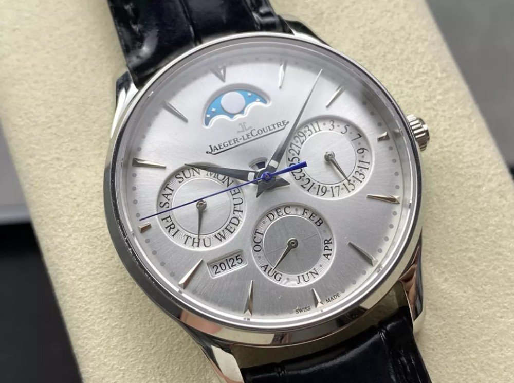 예거 르쿨트르 마스터 울트라씬 퍼페츄얼 캘린더 실버 다이얼 레더 스트랩 39mm Q130842J