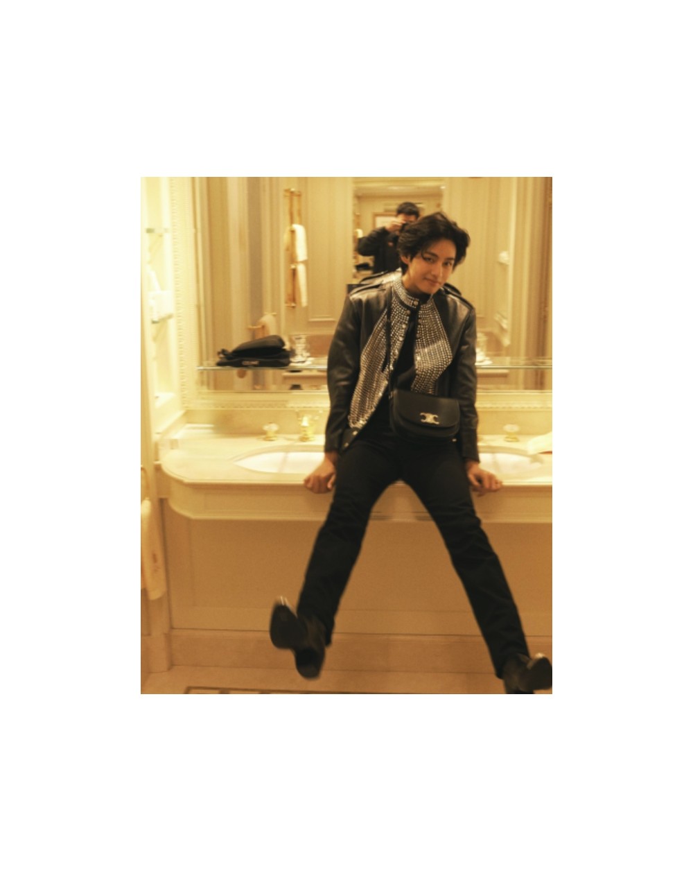 [뷔 PICK] 셀린느 미디엄 베사체 트리옹프백