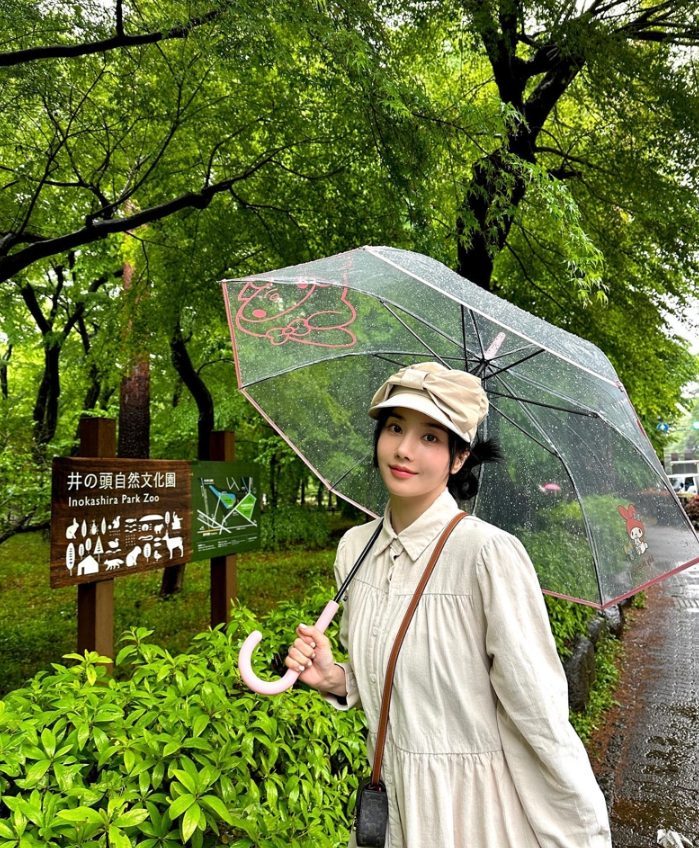 [권은비 PICK] 셀린느 미니 트리오페 캔버스 크로스백 탄