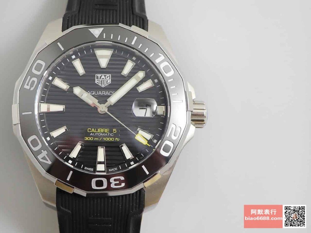 태그호이어 아쿠아레이서 칼리버 5 세라믹 베젤 러버 스트랩 43mm WAY208B.FC6382