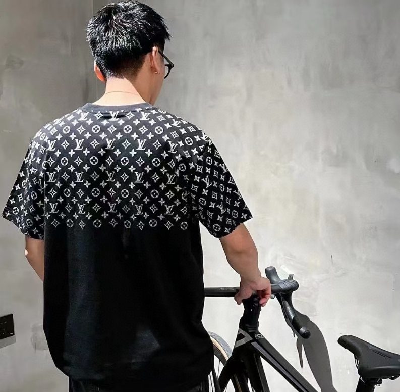 루이비통 그라디언트 모노그램 코튼 남성 반팔 티셔츠 블랙 1AFBB2